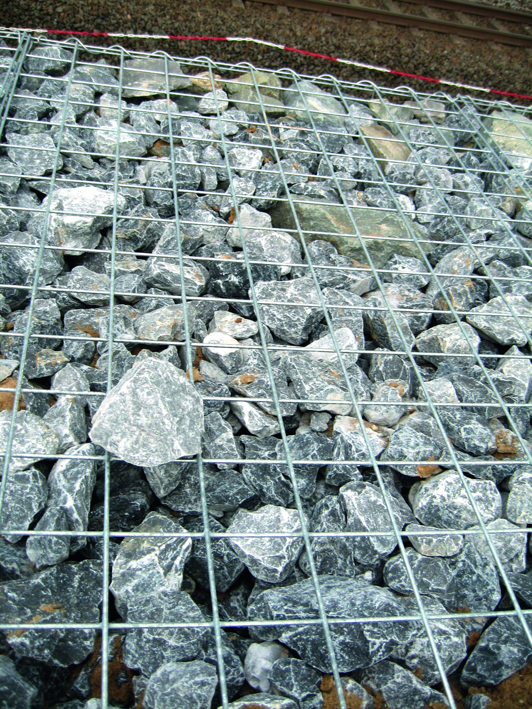 Морозостойкая каменная засыпка, устойчивая к давлению - Huesker Gabion Construction Kit Устойчивая к давлению, морозостойкая каменная засыпка - Компоненты габионов - Huesker Products
