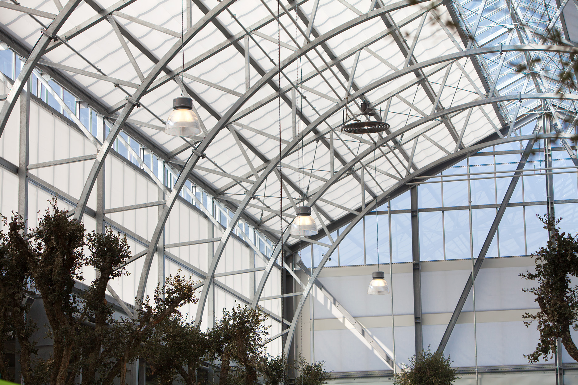 Противопожарная защита класса B1, сертифицированная UmbraTex Air shading в действии Факторы затенения UmbraTex: универсальные возможности применения